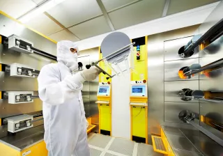 Clean room operations at VTT